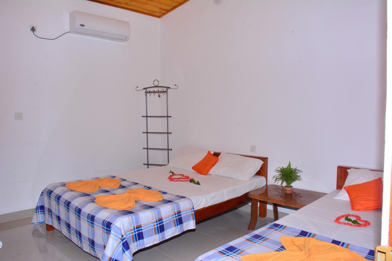 Pleasant Park Holiday Inn Тринкомали Экстерьер фото