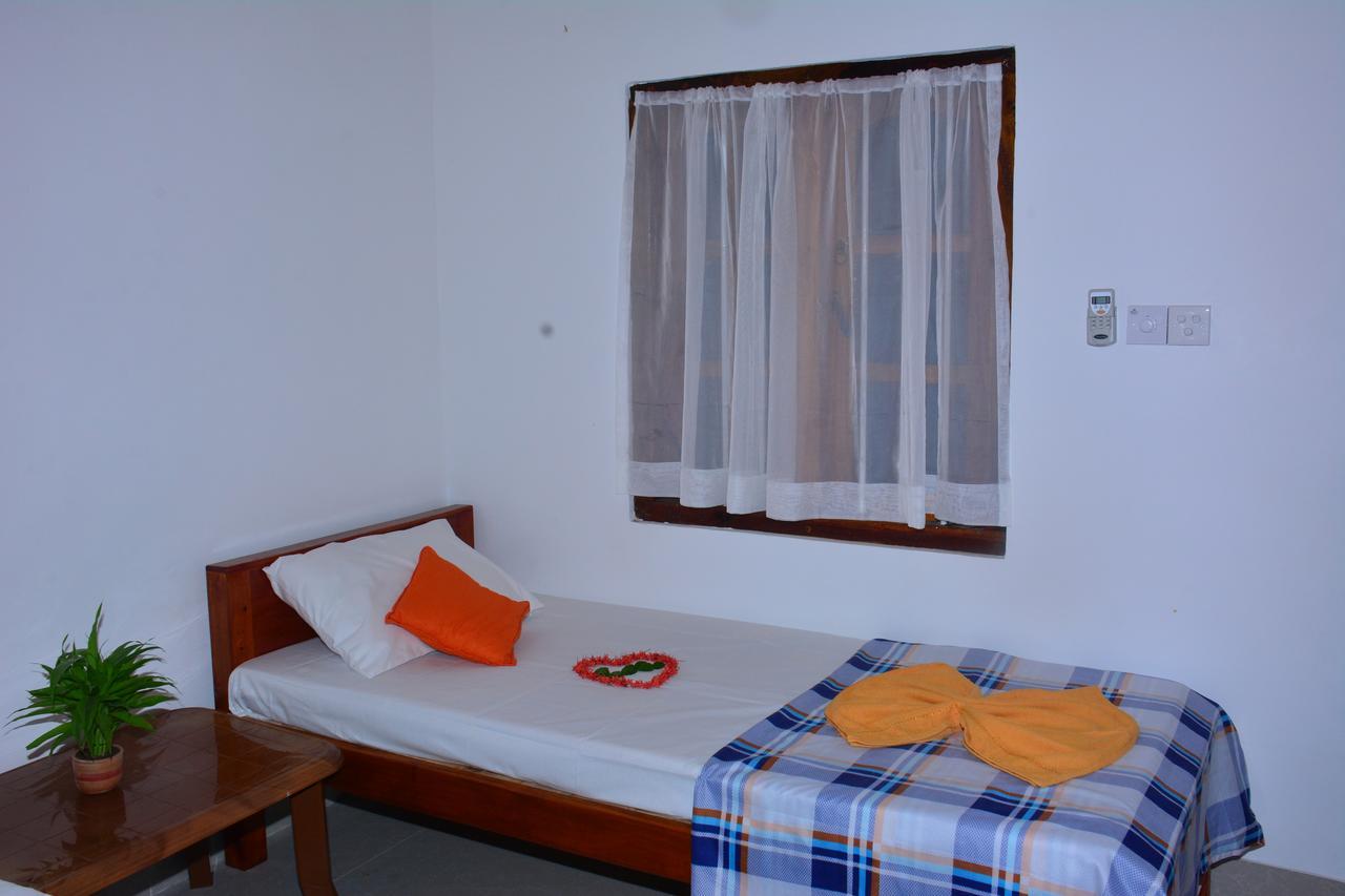 Pleasant Park Holiday Inn Тринкомали Экстерьер фото